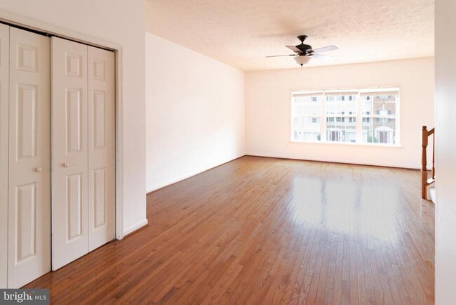 Building Photo - 104 Stingray Ct