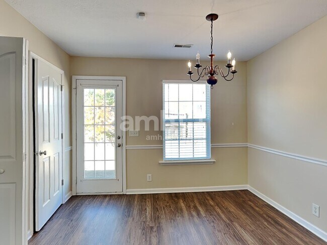 Foto del edificio - 1228 Shannon Ln