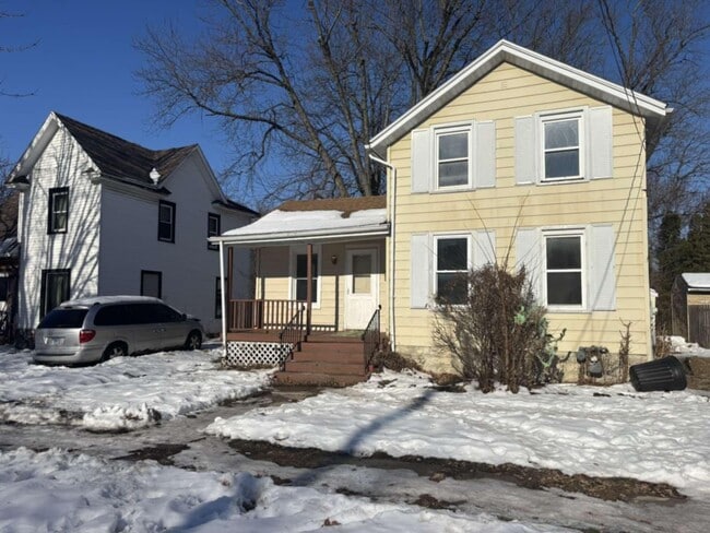 Building Photo - 1318 Benton St