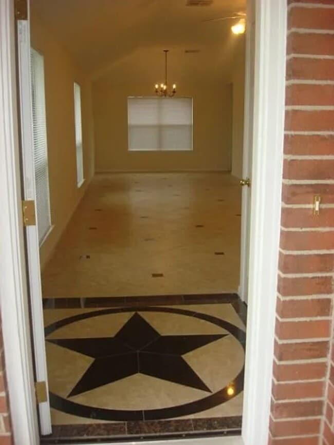Foto del edificio - MOVE IN SPECIAL - 1/2 OFF FIRST MONTHS RENT!