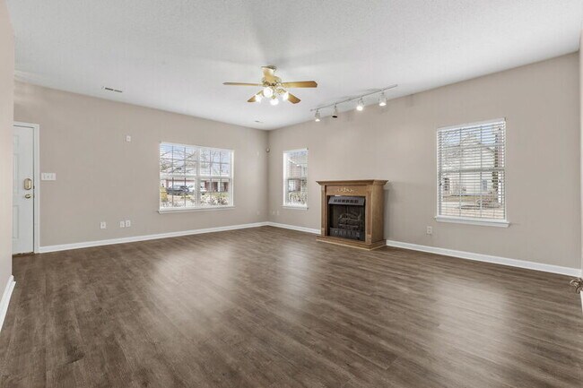 Building Photo - 164 Brass Oak Dr