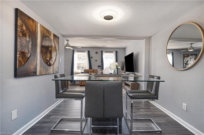Building Photo - Spacious VB Townhouse!