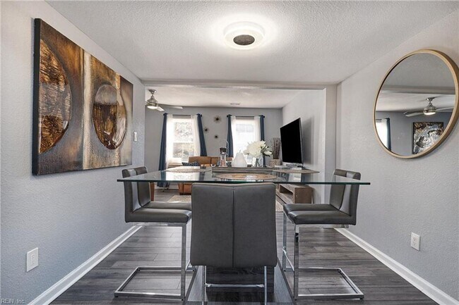 Foto del edificio - Spacious VB Townhouse!