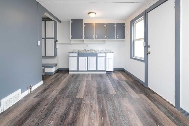 Building Photo - 5 Decker Pl