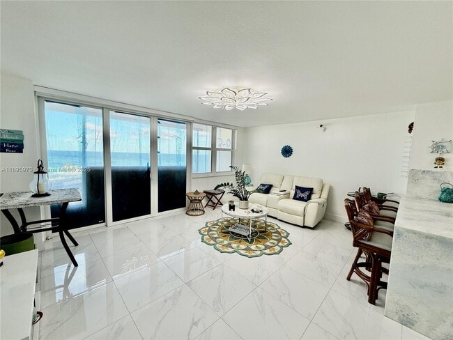 Foto del edificio - 3180 S Ocean Dr