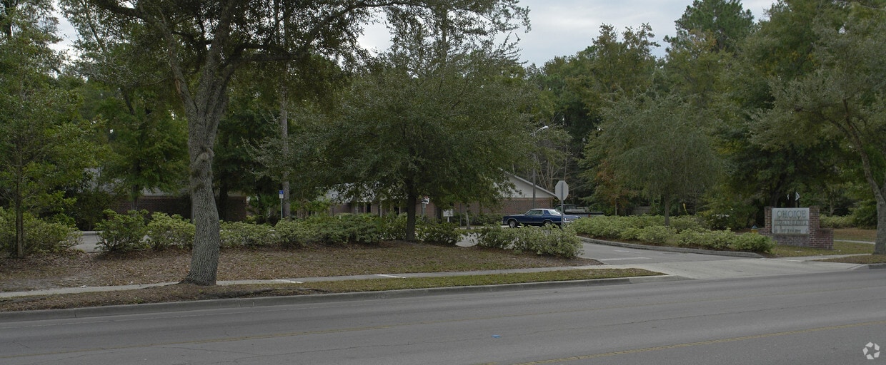 Building Photo - New Horizons Properties Iv - Choice Apartment
