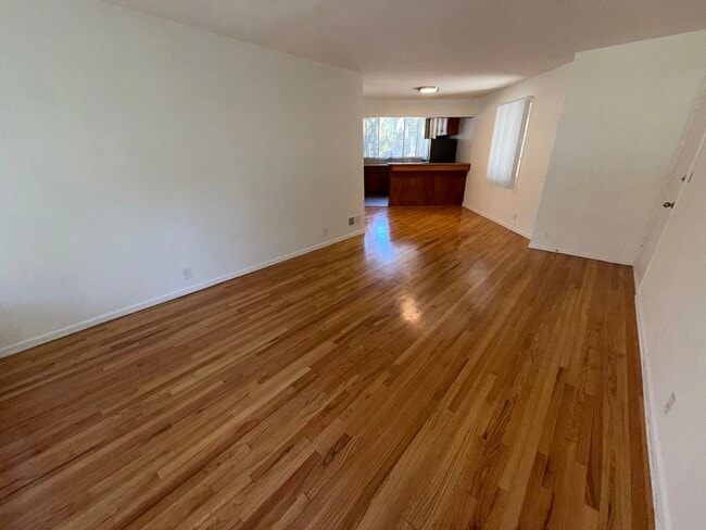 Foto del edificio - 4266 Fulton Ave