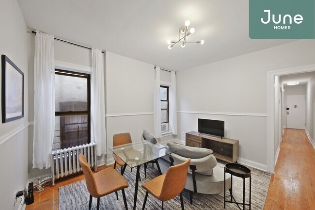 Foto del edificio - Queen room in 4-bed/1.0-bath Home