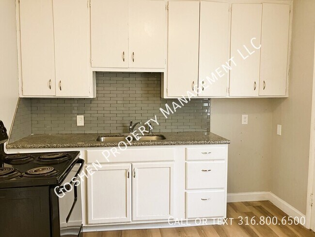 Building Photo - 1206 N Lorraine Ave