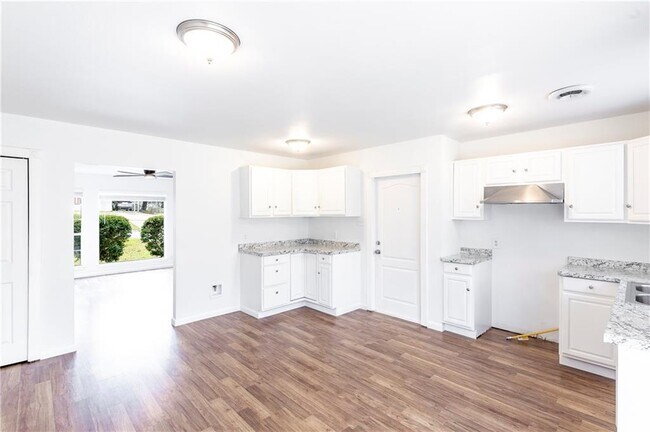 Foto del edificio - 5201 Periwinkle Path