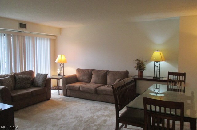 Foto del edificio - 30 Severance Cir