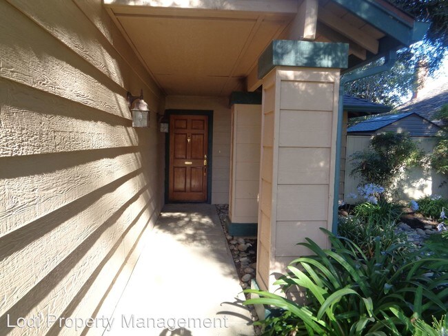 Building Photo - 3 br, 2.5 bath House - 533 SANDPIPER CIRCLE