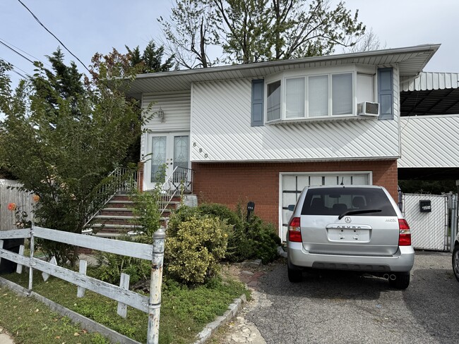 Building Photo - 690 Wellwood Ave