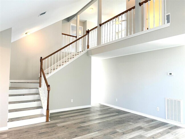 Building Photo - 2106 Kelona Dr