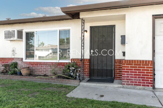 Foto del edificio - Freshly Renovated Home with Brand-New Flooring and Remodeled Kitchen in Manteca