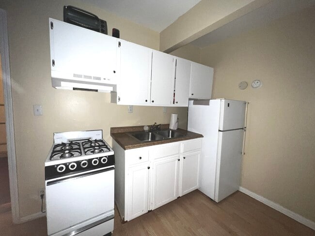 Building Photo - 5143 S Kenwood Ave