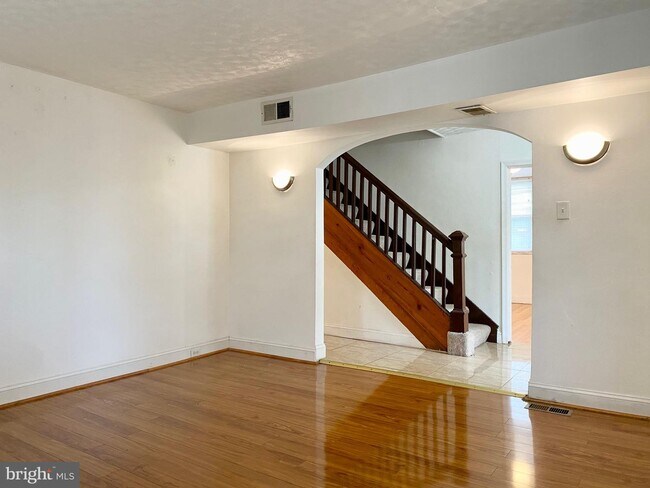 Building Photo - 523 Dorsey Ave