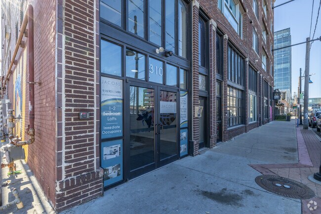 Entrada - Jacobs Lofts on 1st