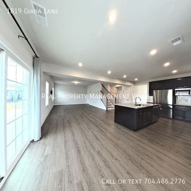 Foto del edificio - 1819 Giana Ln