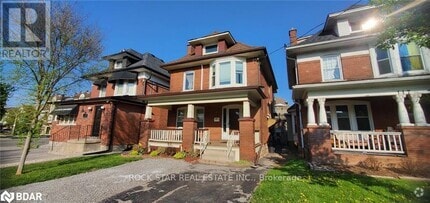 Building Photo - 115-115 Balsam Ave S