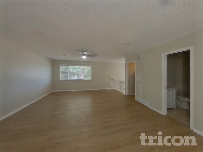 Foto del edificio - 6650 Brook Forest Dr