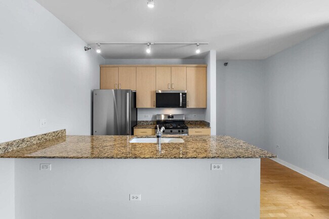 Foto del edificio - 330 W Grand Ave