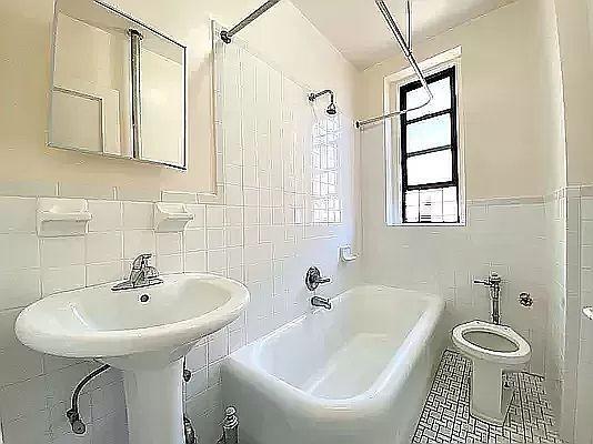 Foto del edificio - 1 bedroom in BRONX NY 10463