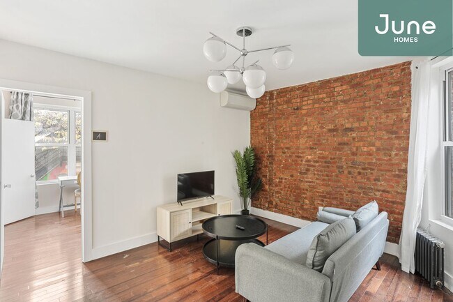 Foto del edificio - Queen room in 3-bed/1.0-bath Home
