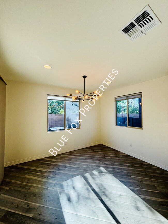 Foto del edificio - 8038 N Purple Aster Pl