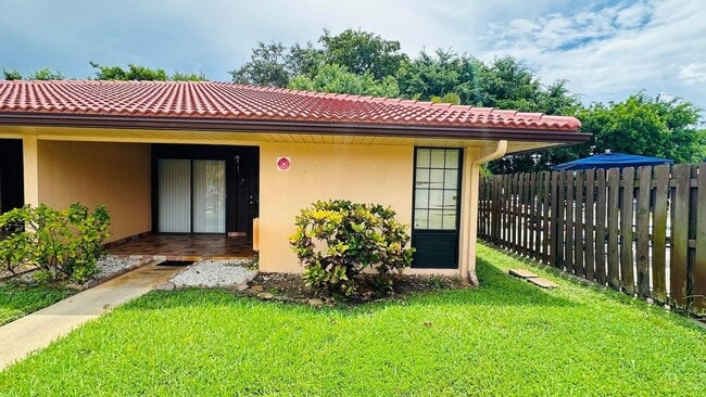 Foto del edificio - 5935 Forest Hill Blvd