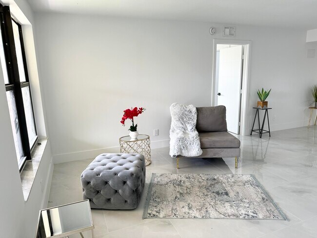 Foto del edificio - 10033 Winding Lake Rd