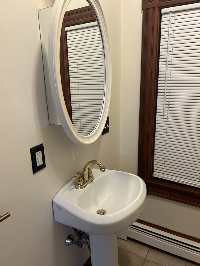 Building Photo - 22 Kingman Ave