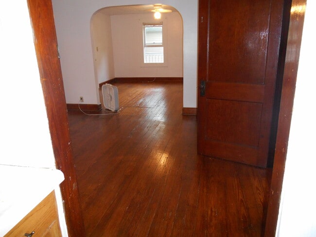 Building Photo - 116 N Clark St