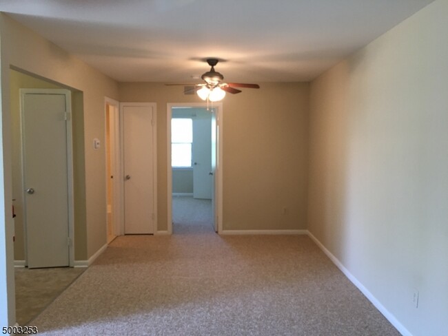 Building Photo - 915 Yorkshire Dr