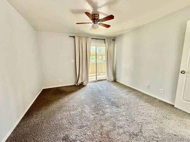 Foto del edificio - great condo in roseville available now