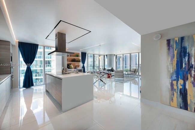 Foto del edificio - 300 Sunny Isles Blvd