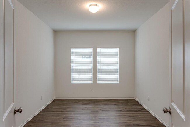 Building Photo - 737 Mallow Rd