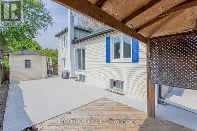 Building Photo - 1328 Cawthra Rd