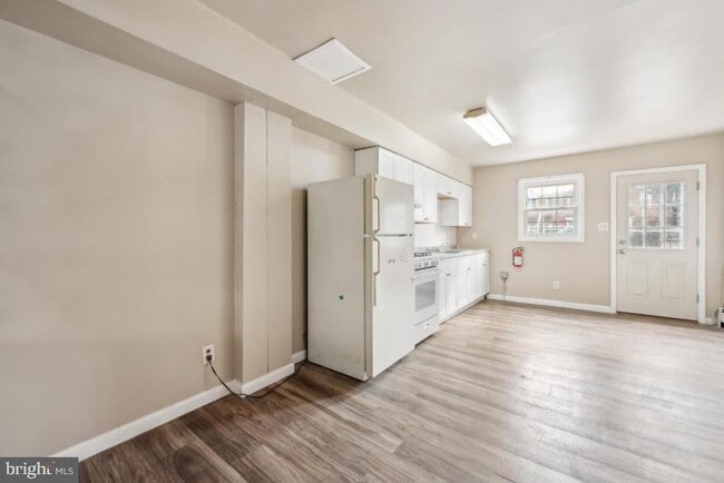 Building Photo - 338 Ridgeway St