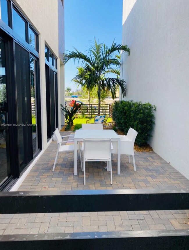 Foto del edificio - 8231 NW 43rd St