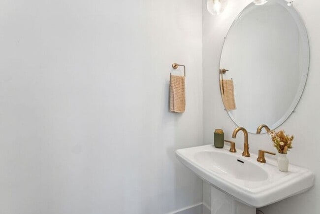 Building Photo - High-End 2BR Townhome | Rooftop Terrace + 2-Car Garage | 24-Unit Community