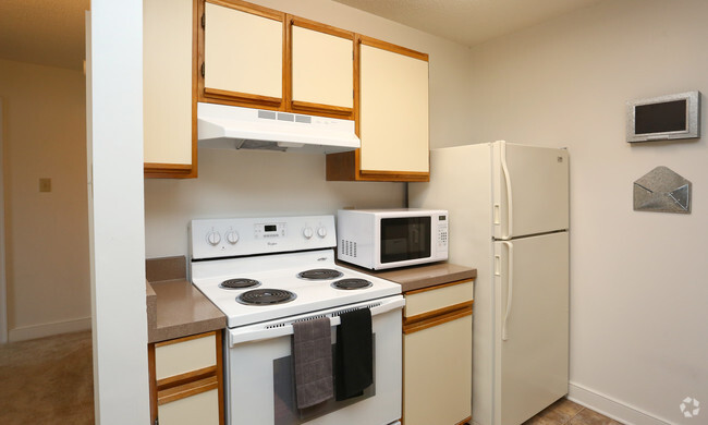 Cocina - Seneca - Woodlake Village-Waterpointe Apartments