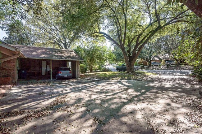 Foto del edificio - 9104 Quail Creek Dr