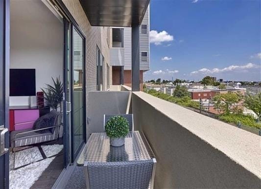 Foto principal - 250 Ave E