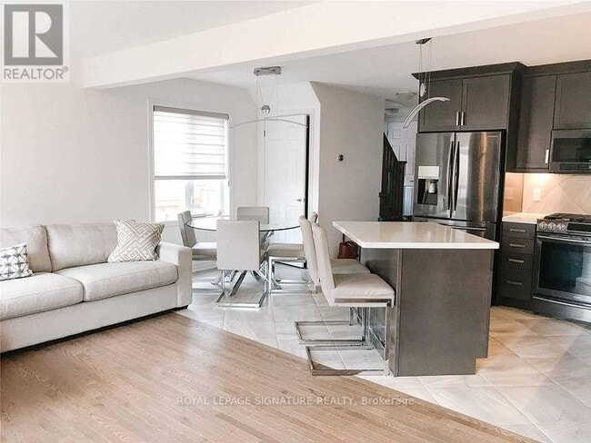 Building Photo - 124 Parkinson Crescent