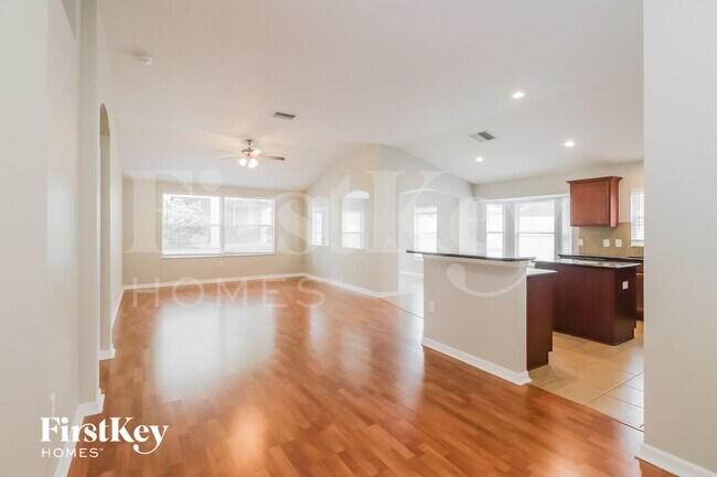 Foto del edificio - 18416 Cypress Bay Pkwy