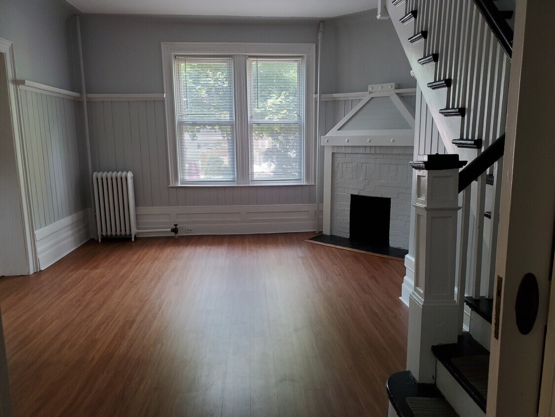 Living Room - 10 Arlington Ter