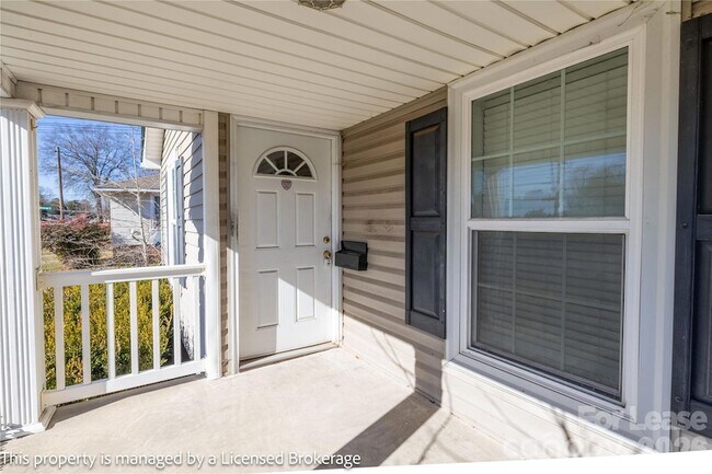 Foto del edificio - 2205 Ln St