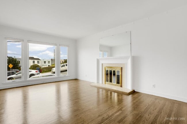 Building Photo - 2 Lapham Way