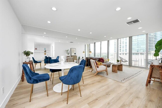 Foto del edificio - 3600 Montrose Blvd